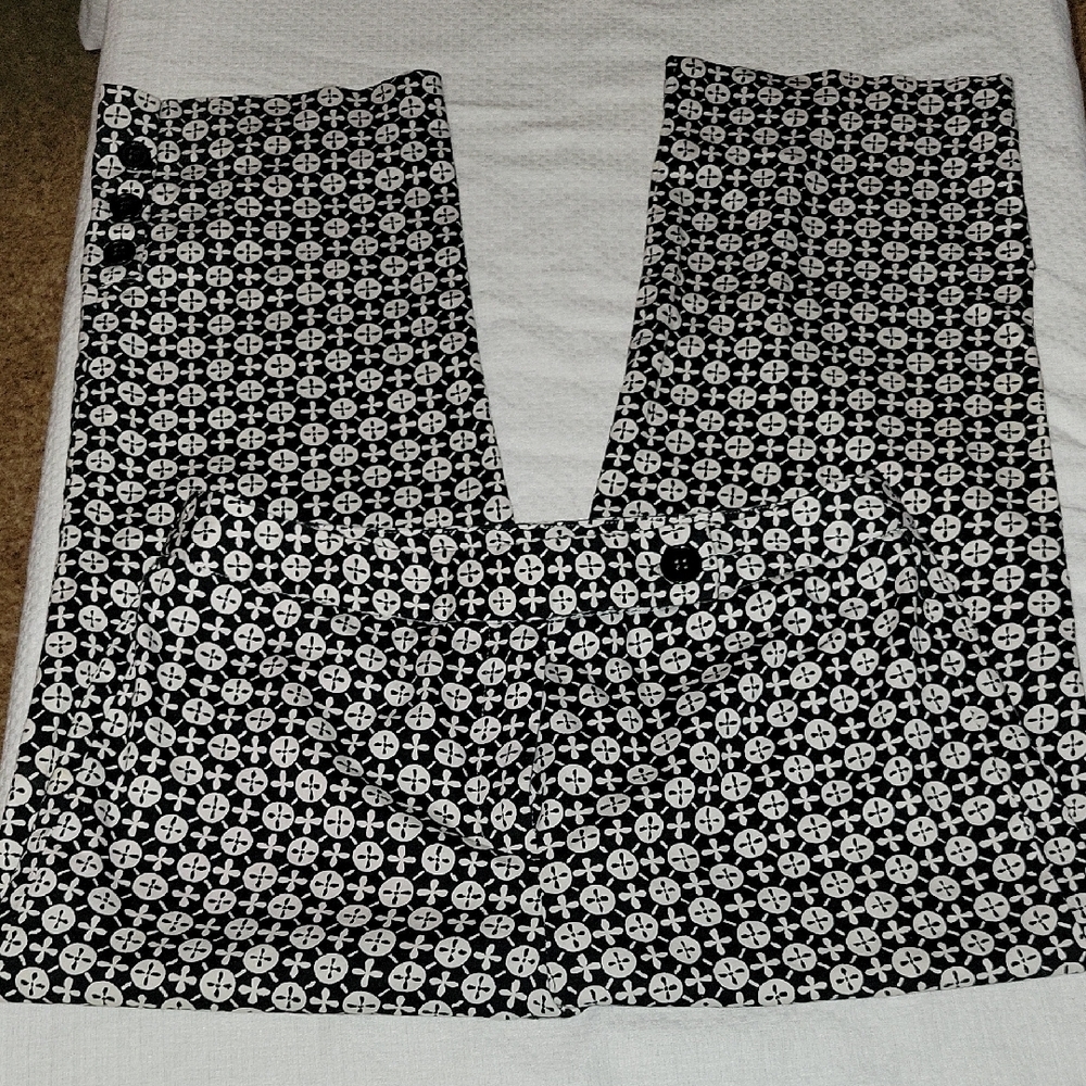 Peck & Peck Black Cream Printed Cropped Pants Size 4 EUC